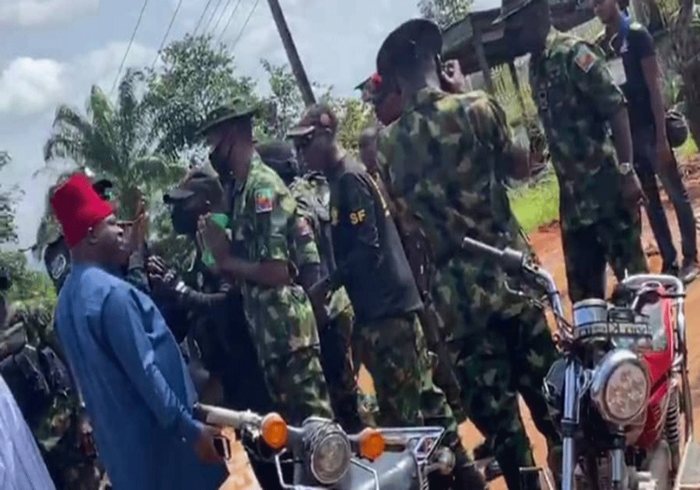 BREAKING: Soldiers bar APGA’s chief agent from Anambra supplementary governorship election in Ihiala