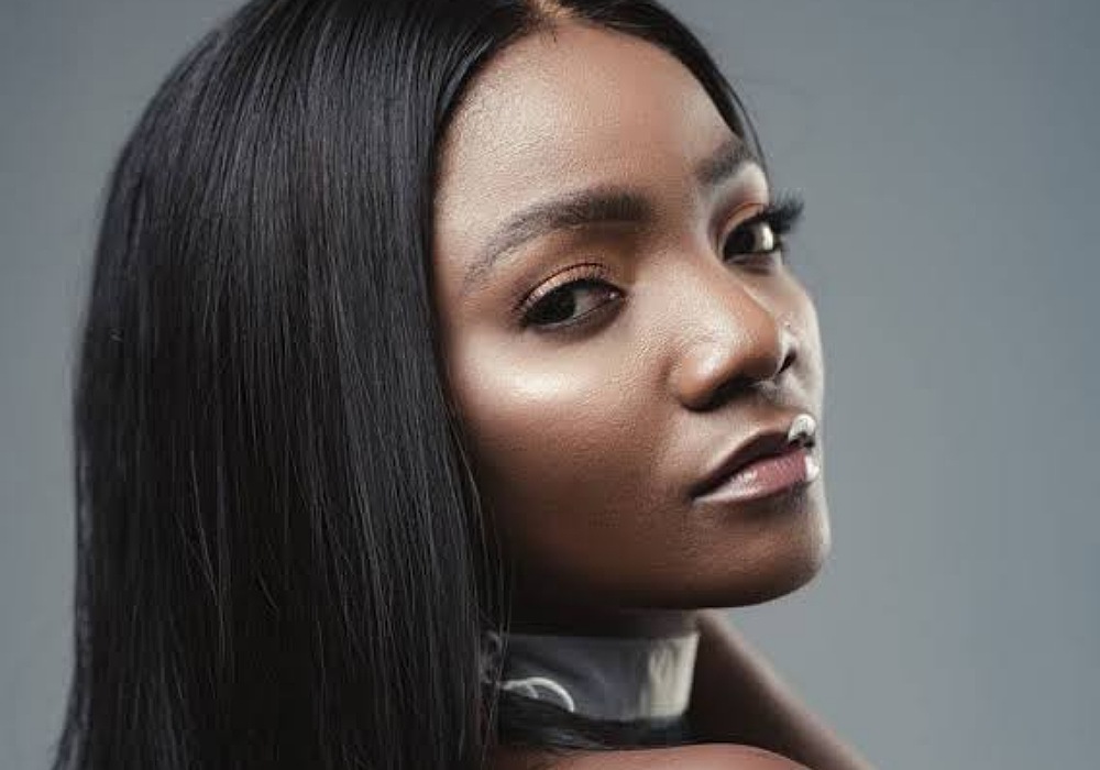 Simi receives suprise gift from fans on wedding anniversary
