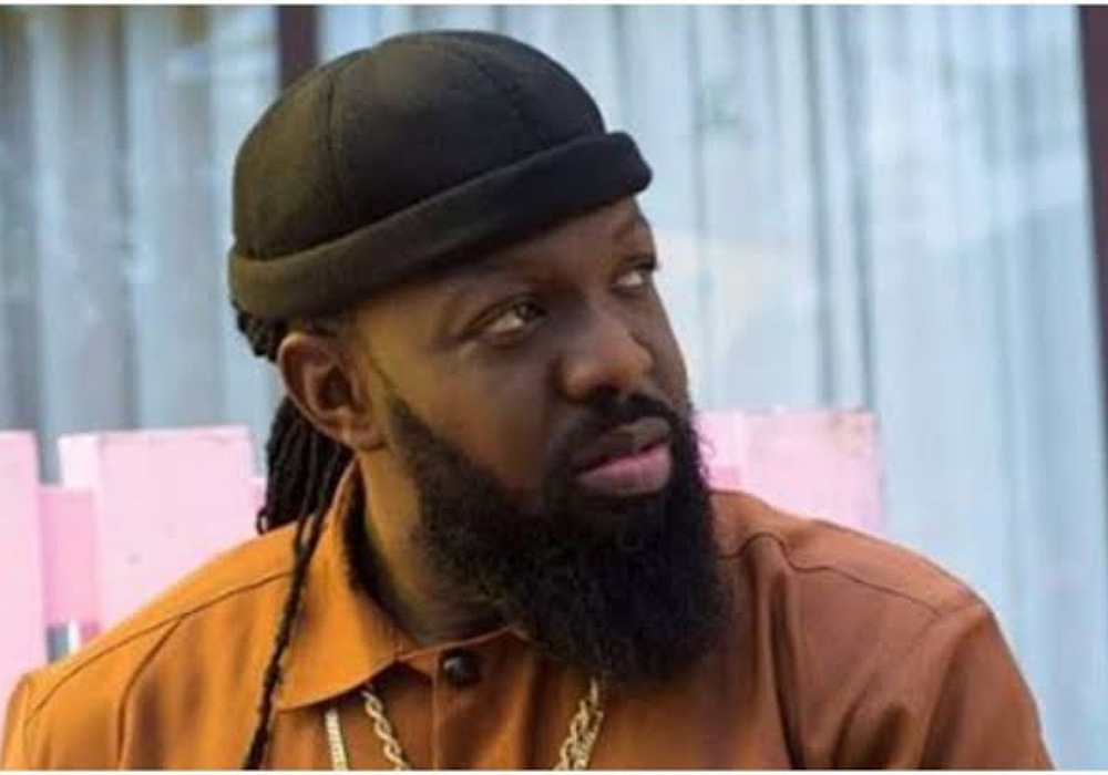 “Watch out guys, it’s really cold outside.” Timaya warns Nigerians
