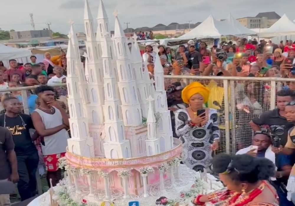 Papaya Ex reveals her Star-studded party cake worth N5m