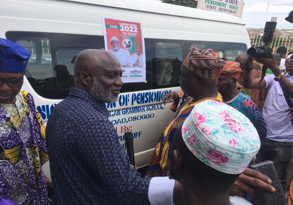 Osun 2022: Ex- Reps Deputy Speaker, Lasun Yussuf Promises Increase in Pension Arrears if elected, Donates Bus for Osun Pensioners