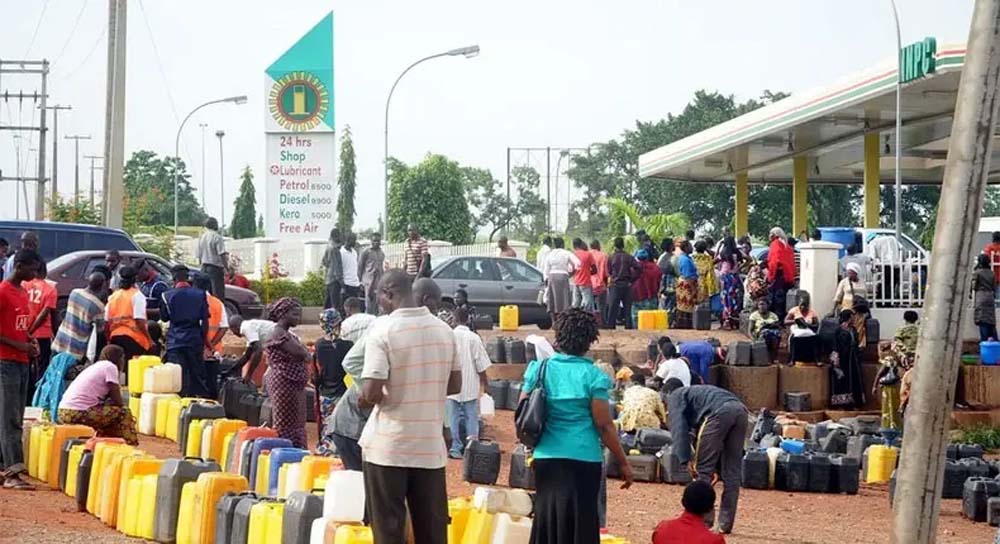 Trouble looms as Marketers disobey FG's order, sells petrol N185 per litre
