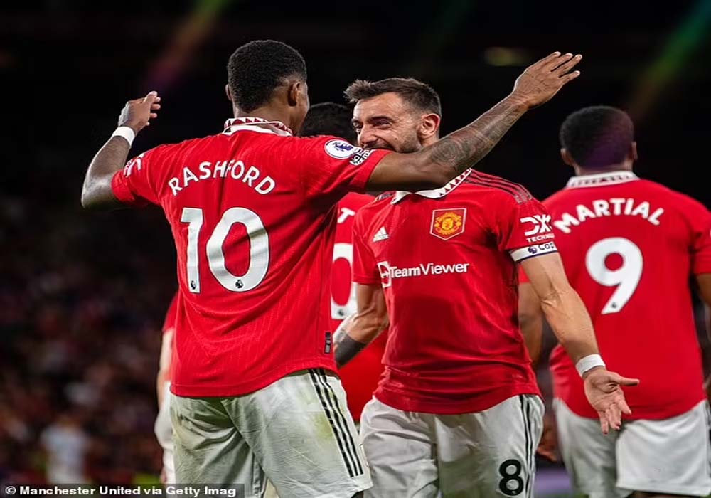 Manchester United pull surprise 2-1 win over Liverpool