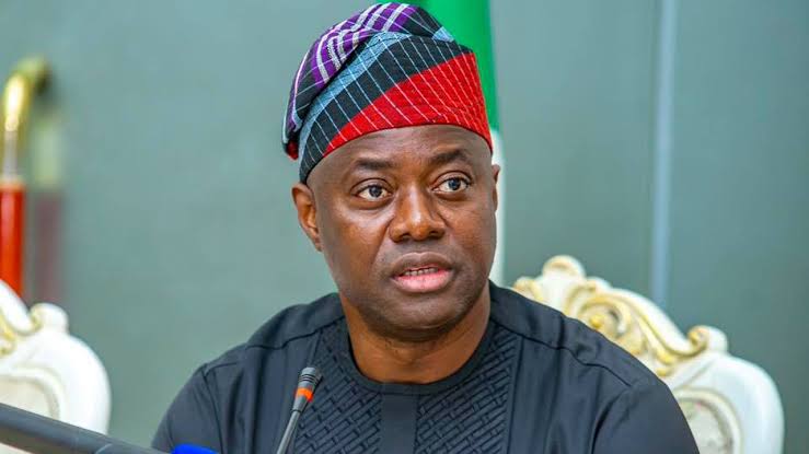 Seyi Makinde, the governor of Oyo State's convoy was involved in an accident, and one of the vehicles' drivers was killed in a collision. When the governor was traveling back to Ibadan from Saki, where he had gone to attend a town hall meeting with PDP members ahead of his reelection campaign, three other people in the convoy also sustained injuries. Ramon Mustapha, the driver, reportedly died instantly after being thrown from his car as it finally came to rest after bouncing around several times. Another source said the late driver smashed his head in the unfortunate accident. The Oyo State government is yet to react to this incident.
