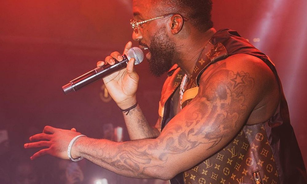 Iyanya Under Fire For Pushing Fan Off Stage In Anambra Concert