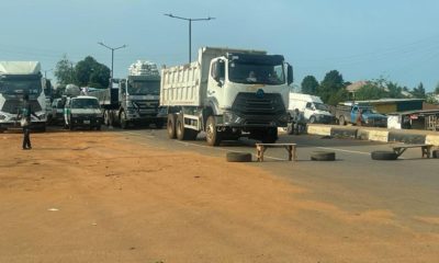 #NigeriaDecides: Motorists Stranded As Soldiers Block Expressway In Ogun