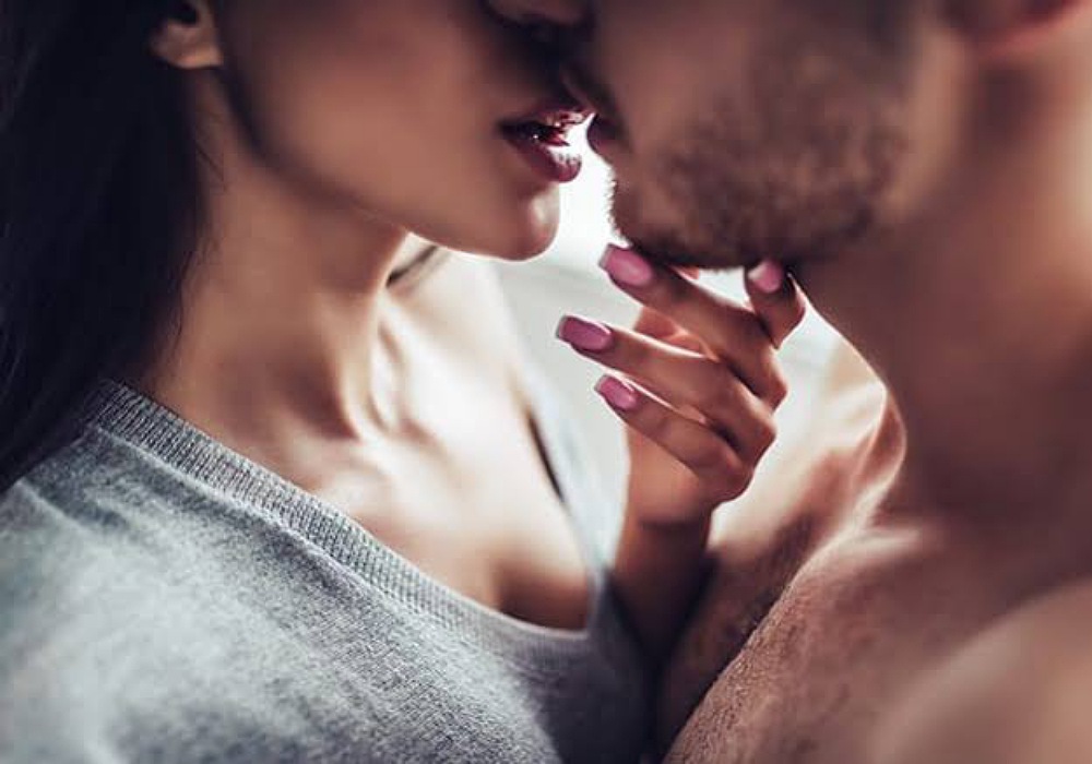 Sixteen (16) Ways Kissing Benefits Your Health